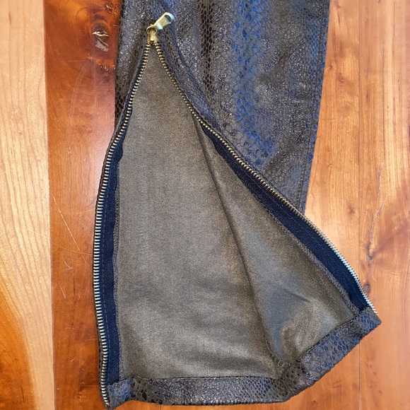 Zara Basic Jeggings in snake print in two colors with gold zippers. New. - Picture 6 of 17